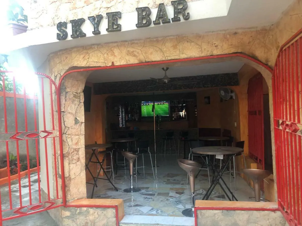 Hôtel Skye Bar & Lounge à Port-au-Prince Maison d'hôtes